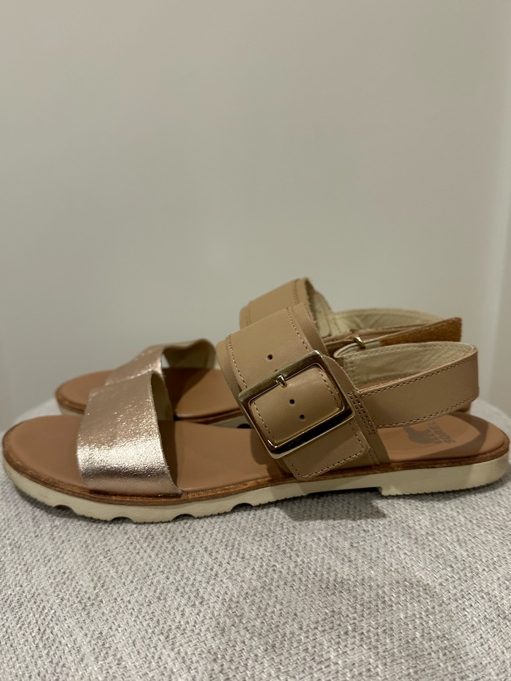Sorel size 8.5 Ella III rose gold and natural leather sandal
